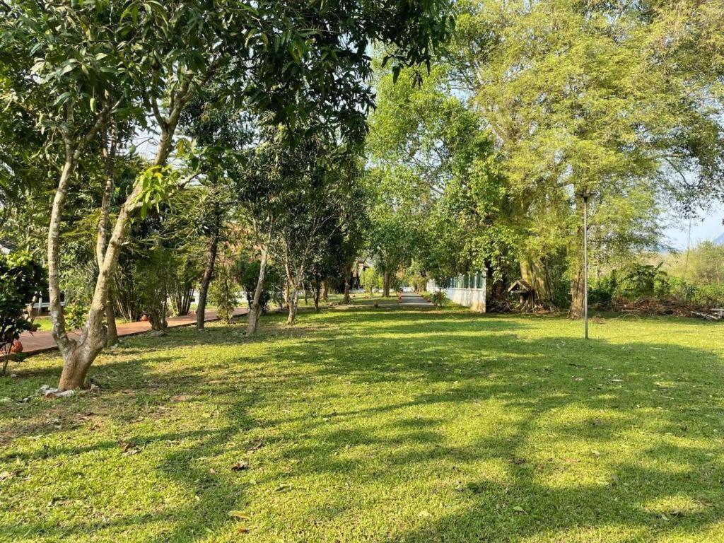 Nam Ou Riverside Resort Ban Vangle Ngoại thất bức ảnh